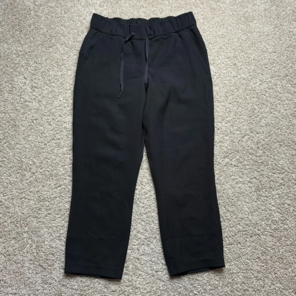 Lululemon On The Fly Crop *Woven 23